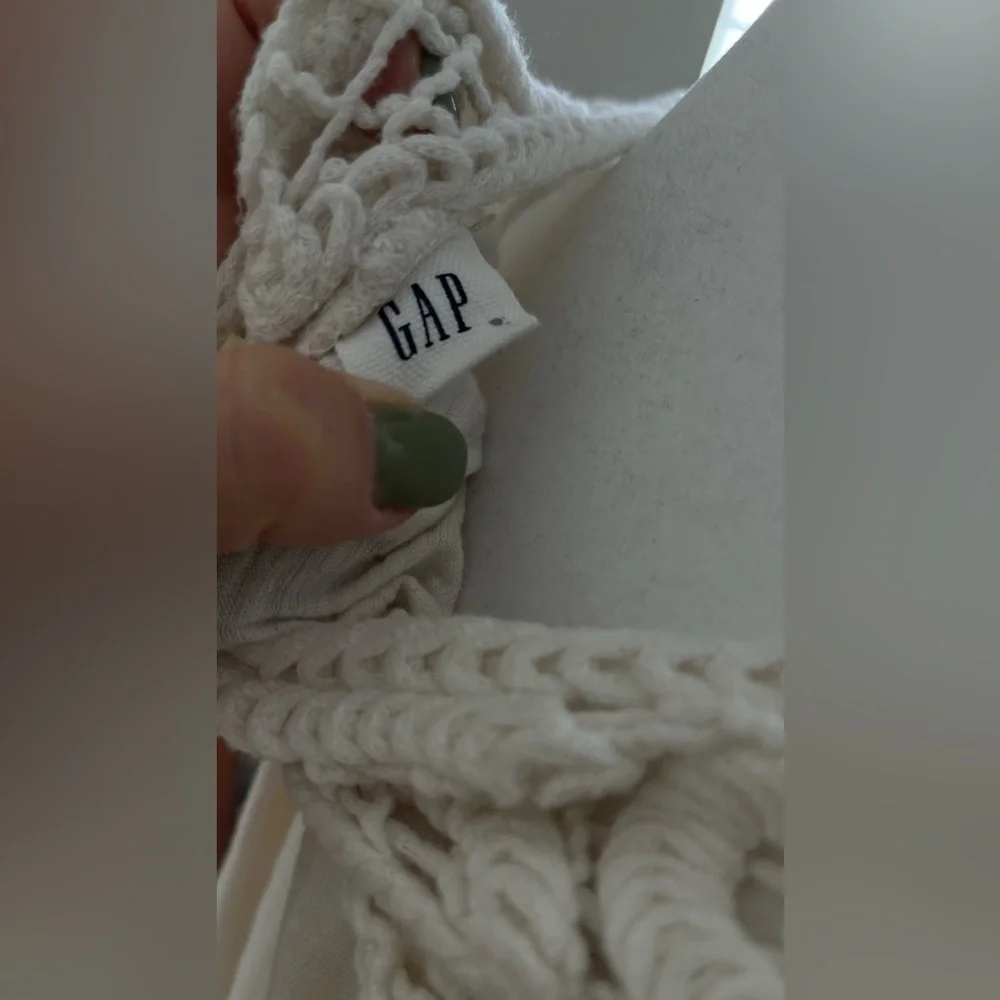 Gap white top, Size S - Picture 5 of 5